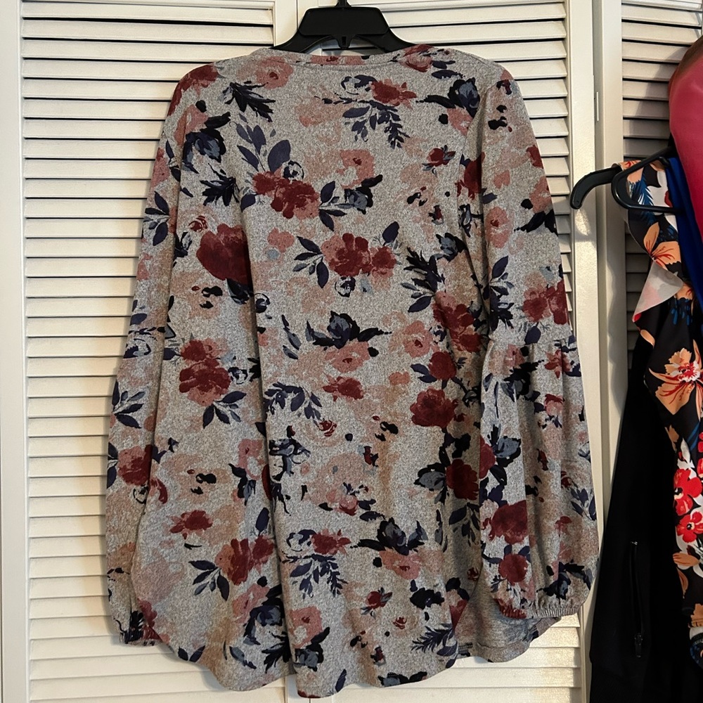 Lidly L-XL bishop sleeve tunic grey floral